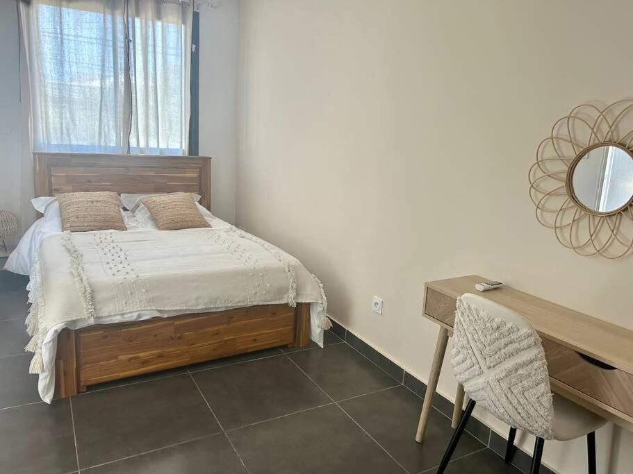 Appartement A 2 Pas De La Plage De Terre Sainte Экстерьер фото